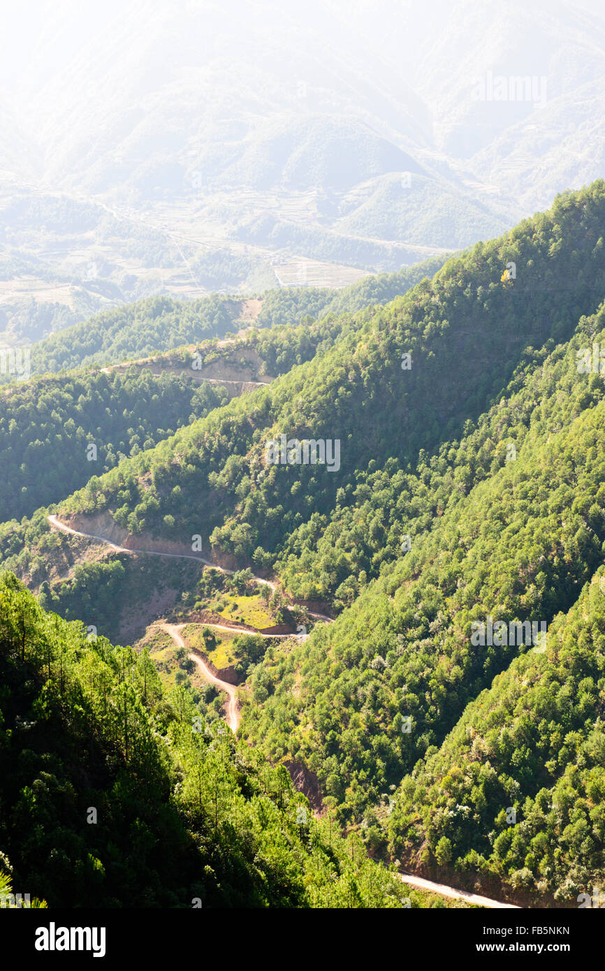 Ausläufer des Kawagebo Bergketten, Naxi & Lisu-Dörfer, Tacheng Tal, Yunnan Provinz, VR China, Volksrepublik China, China Stockfoto