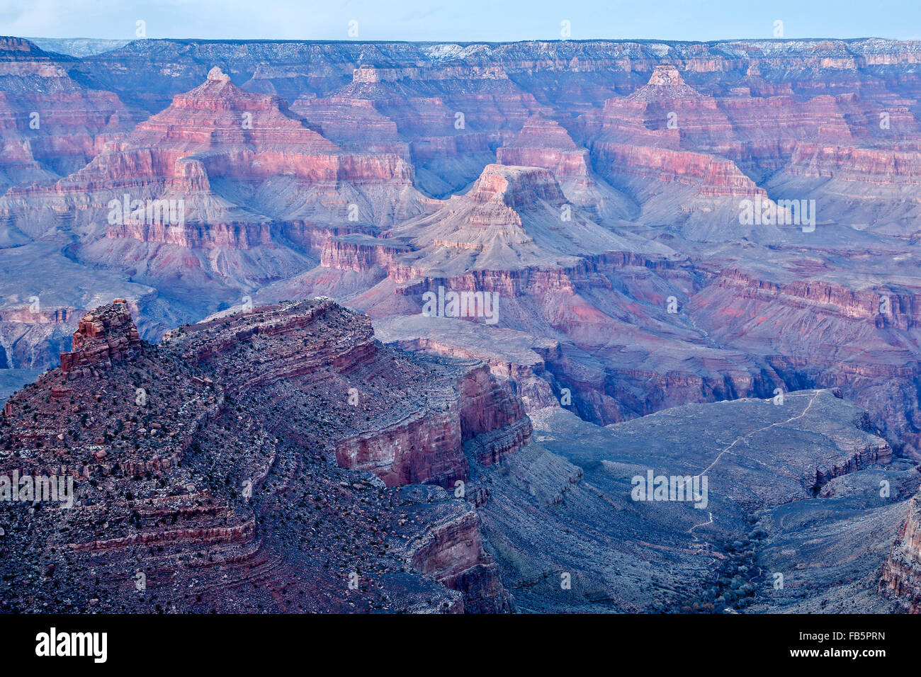 Felsformationen und Schluchten von Rim Trail, das Dorf, Grand Canyon National Park, Arizona USA Stockfoto
