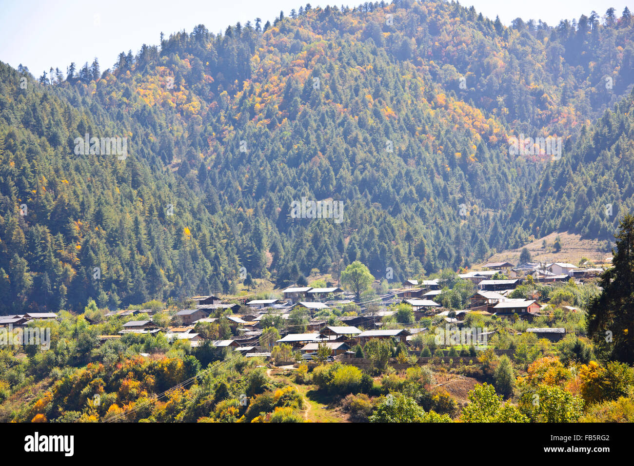 Ausläufer des Kawagebo Bergketten, Naxi & Lisu-Dörfer, Tacheng Tal, Yunnan Provinz, VR China, Volksrepublik China, China Stockfoto