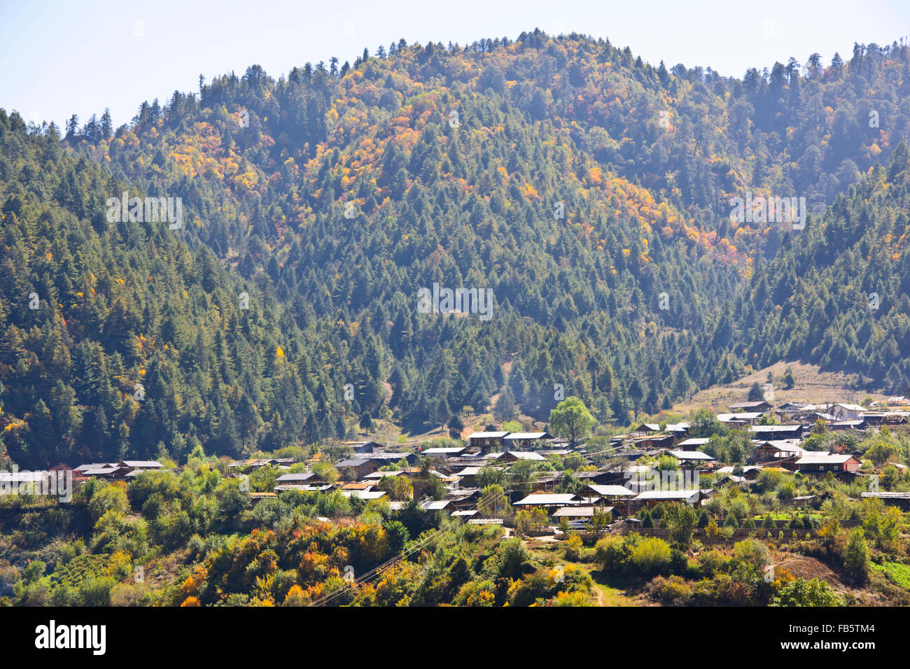 Ausläufer des Kawagebo Bergketten, Naxi & Lisu-Dörfer, Tacheng Tal, Yunnan Provinz, VR China, Volksrepublik China, China Stockfoto