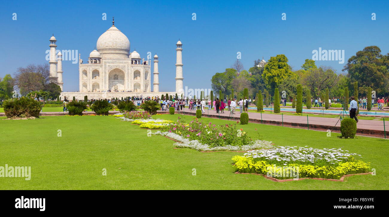 Taj Mahal und den Mughal Gärten des Taj Mahal, Agra, Uttar Pradesh, Indien Stockfoto