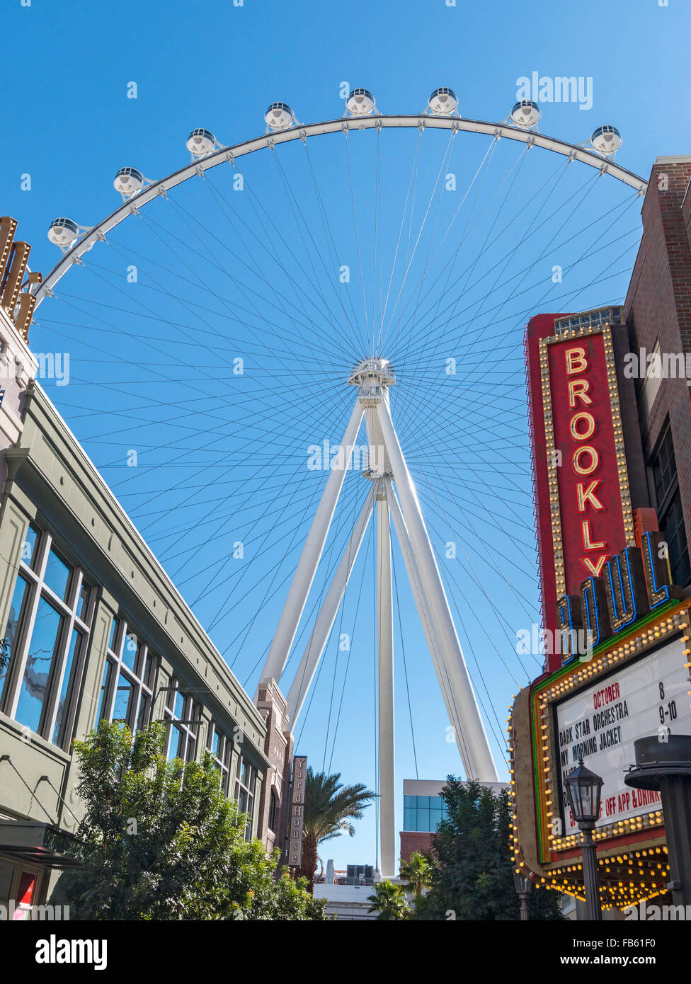 Blick auf das Riesenrad 550 Fuß hoch High Roller, derzeit der weltweit höchste Rad. Das Rad steht am Ende der Stockfoto