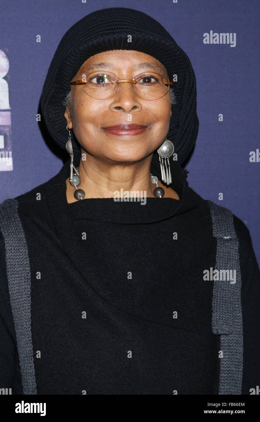 Premiere für die Farbe lila Bernard B. Jacobs Theatre, eingetroffen.  Mitwirkende: Alice Walker wo: New York City, New York, Vereinigte Staaten, wann: 10. Dezember 2015 Stockfoto