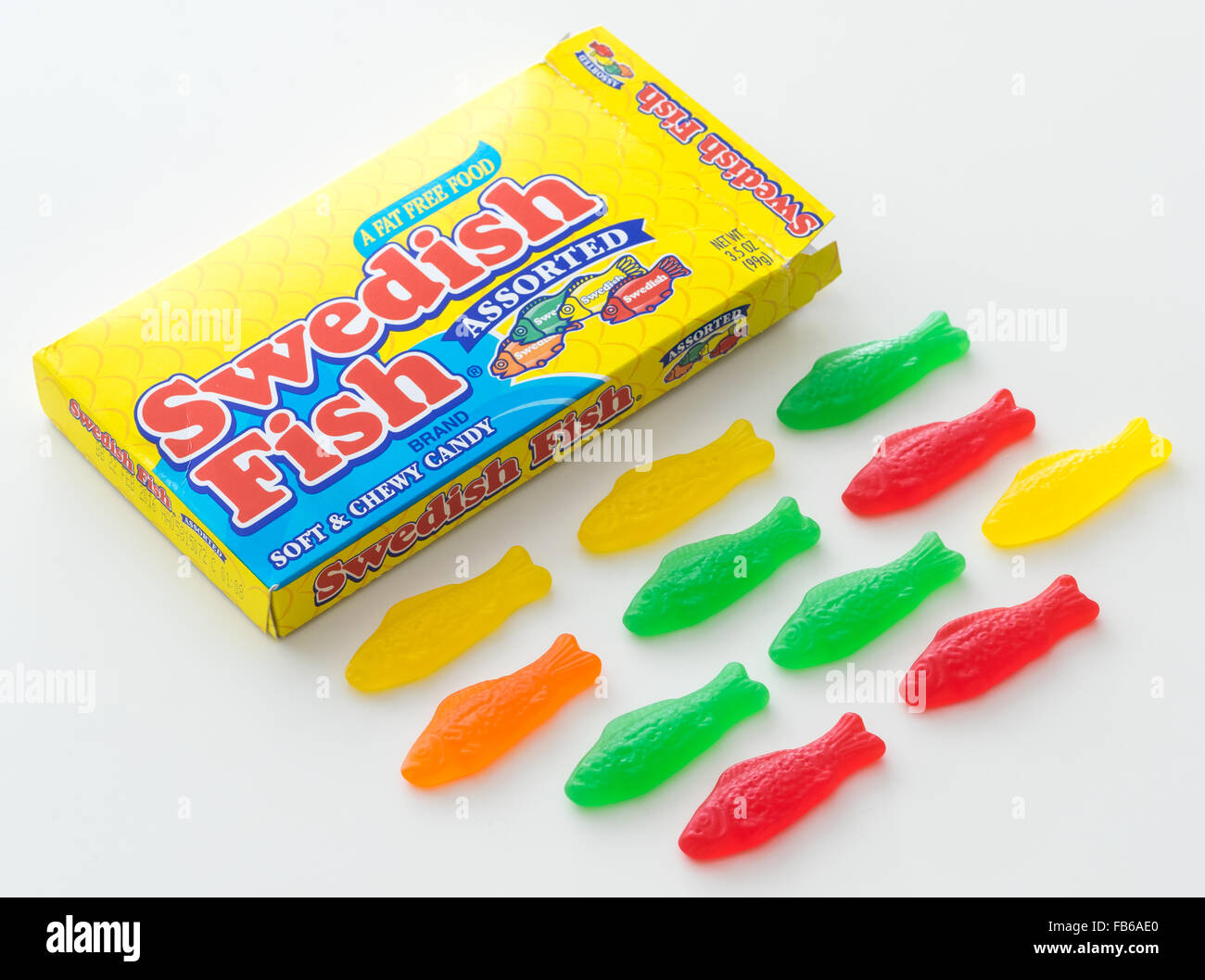 Eine Schachtel mit schwedischen Fisch, eine fischförmige zäh Süßigkeit, die ursprünglich von schwedischen Süßigkeit Produzent Malaco. Stockfoto