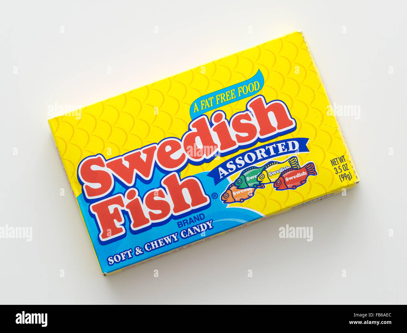 Eine Schachtel mit schwedischen Fisch, eine fischförmige zäh Süßigkeit, die ursprünglich von schwedischen Süßigkeit Produzent Malaco. Stockfoto