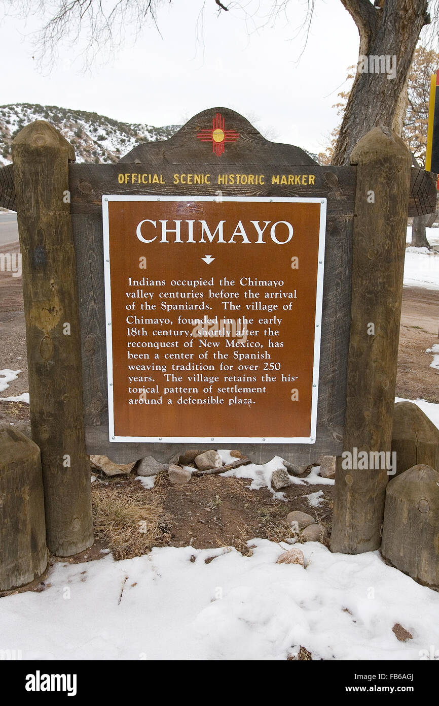 CHIMAYO Indern besetzt Chimayo Tal Jahrhunderte vor der Ankunft der Spanier. Das Dorf Chimayo, gegründet Anfang des 18. Jahrhunderts, kurz nach der Rückeroberung von New Mexico, wurde ein Zentrum der spanischen Tradition seit über 250 Jahren weben. Das Dorf bewahrt das historische Muster der Siedlung um eine vertretbare Plaza. Stockfoto