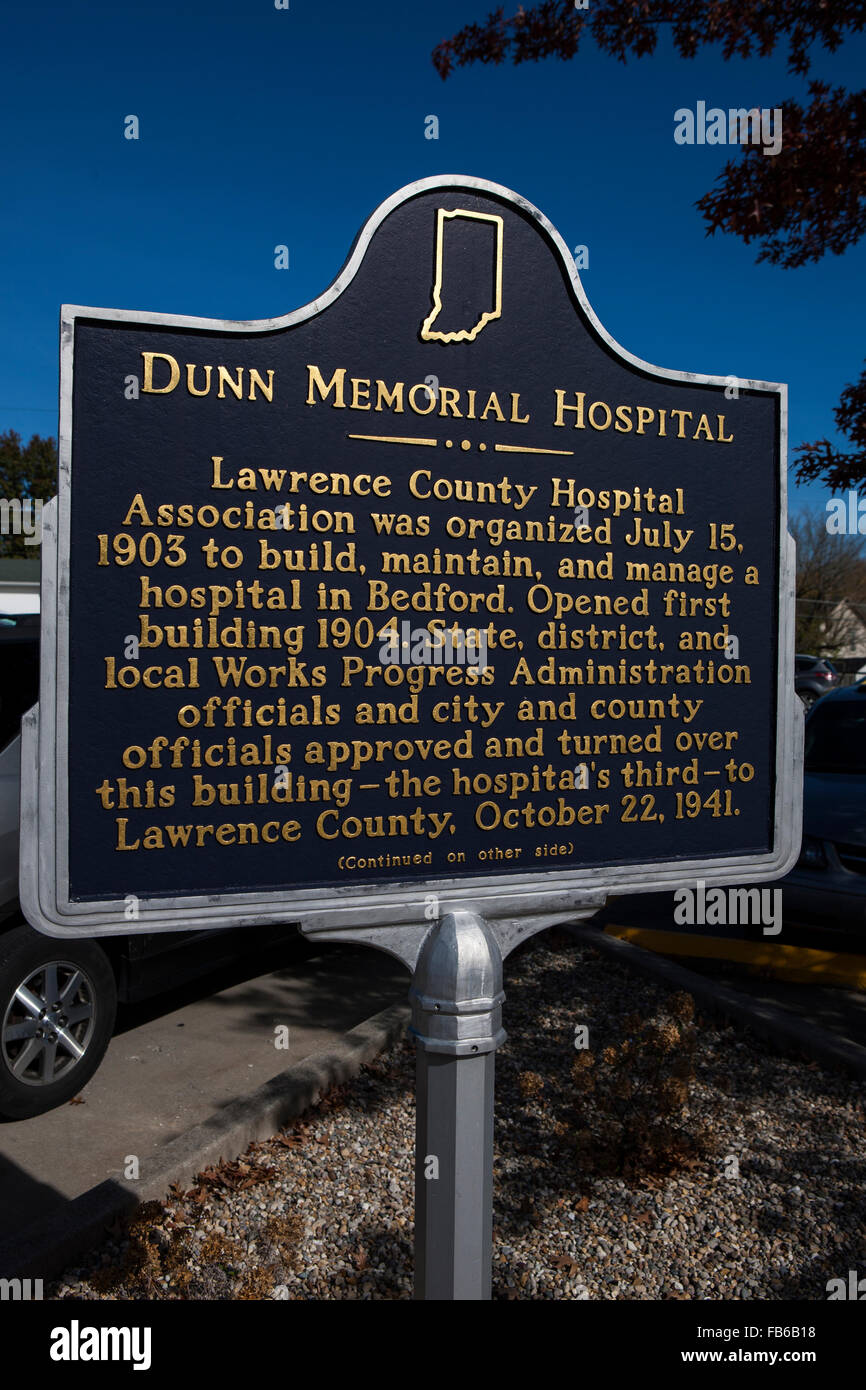 DUNN MEMORIAL HOSPITAL Lawrence County Hospital Association wurde 15. Juli 1903 organisiert, zu bauen, pflegen und verwalten ein Krankenhauses in Bedford. Eröffnet erstes Gebäude 1904. Staat, Bezirk, und lokale Beamte der Works Progress Administration und Stadt und Landkreis Beamten genehmigt und übergab diese Gebäude - Krankenhaus Dritter - Lawrence County, 22. Oktober 1941.  (Fortsetzung auf der anderen Seite) Stockfoto