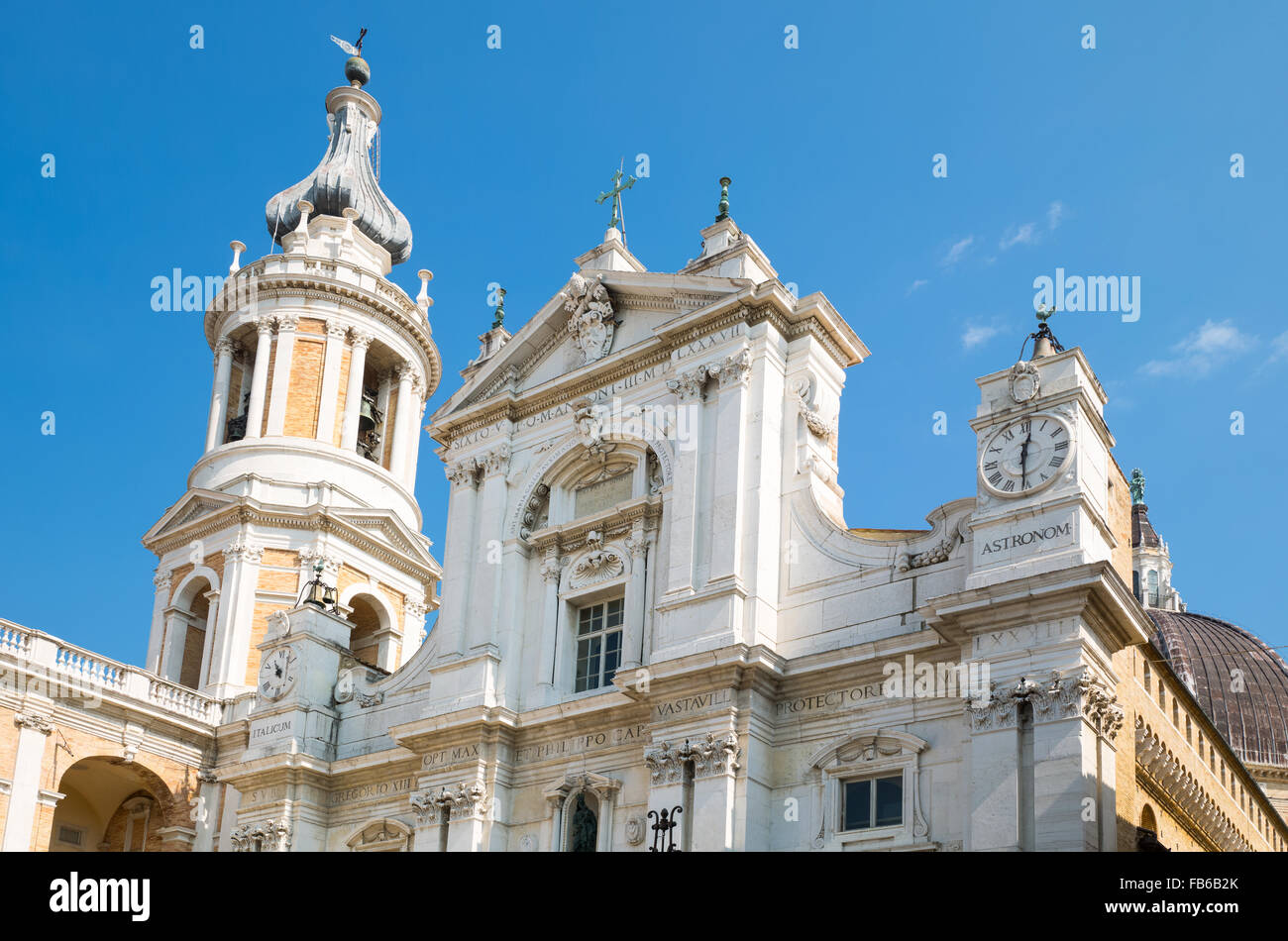 Italien, Region Marken, Loreto, die Wallfahrtskirche von Santa Casa, die Fassade der Basilika Stockfoto