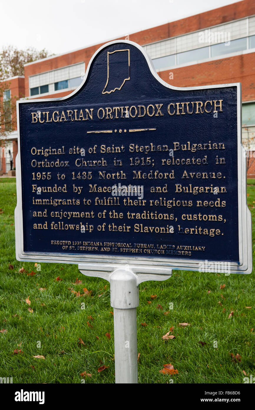 BULGARISCHE orthodoxe Kirche Original Website von Sankt Stephan Bulgarisch-Orthodoxen Kirche im Jahre 1915; in 1955, 1435 North Medford Avenue verlegt. Gegründet durch Mazedonisch und Bulgarisch Immigranten ihre religiösen Bedürfnisse und Genuss der Traditionen, Bräuche und Gemeinschaft ihr slawischen Erbe zu erfüllen.  Errichtet 1995 Indiana historischen Bureau, Damen Hilfsperson des St. Stephen und Mitglieder der Kirche St. Stephan Stockfoto