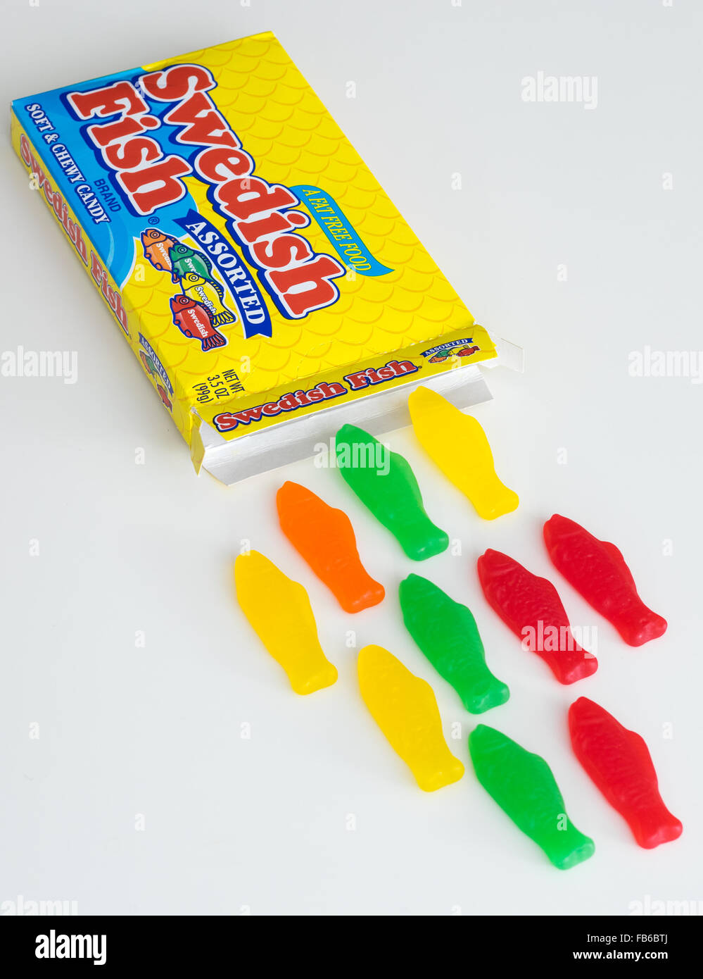 Eine Schachtel mit schwedischen Fisch, eine fischförmige zäh Süßigkeit, die ursprünglich von schwedischen Süßigkeit Produzent Malaco. Stockfoto