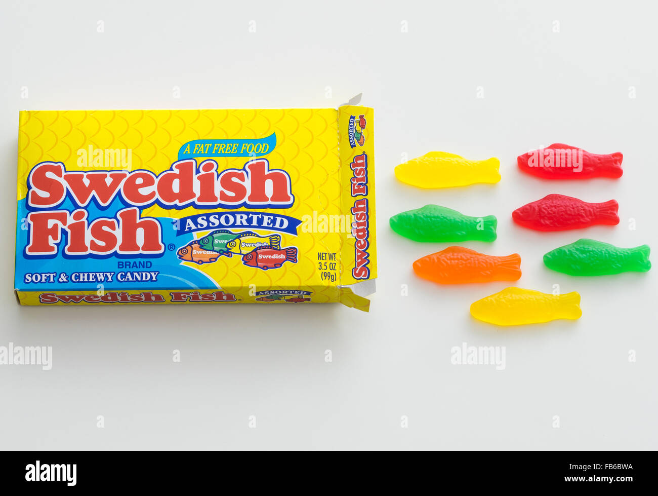 Eine Schachtel mit schwedischen Fisch, eine fischförmige zäh Süßigkeit, die ursprünglich von schwedischen Süßigkeit Produzent Malaco. Stockfoto