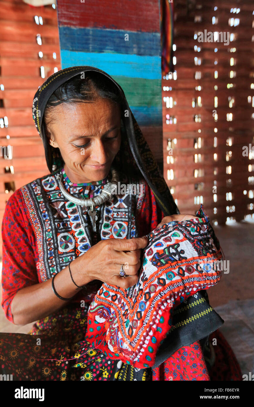 Fakirani Jat Stamm, Fakirani Jat Stamm Stickerei, Distrikt Kutch, Gujarat, Indien Stockfoto