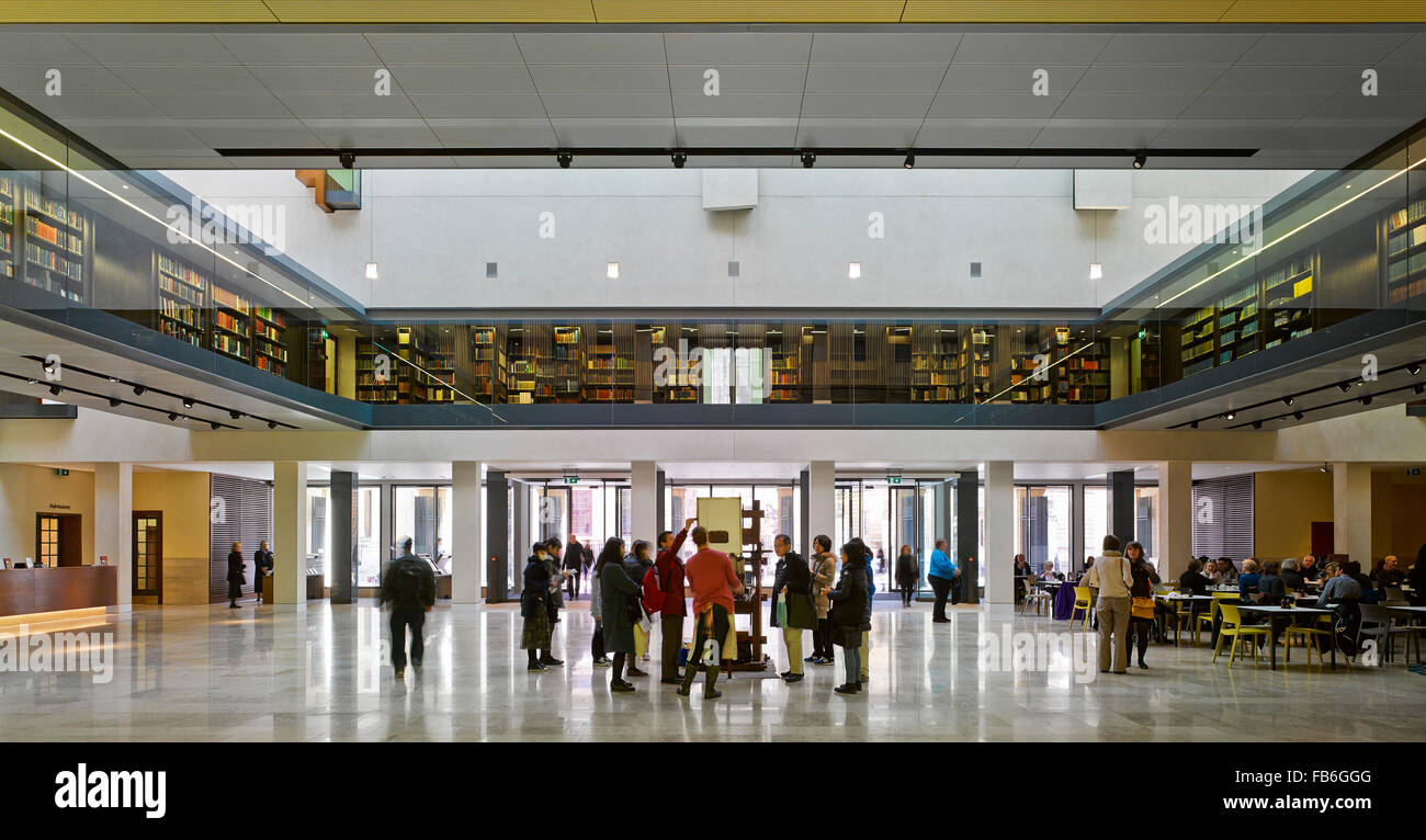 Wichtigsten Atrium, Panoramablick. Weston Library, Oxford, Vereinigtes Königreich. Architekt: Wilkinson Eyre, 2015. Stockfoto