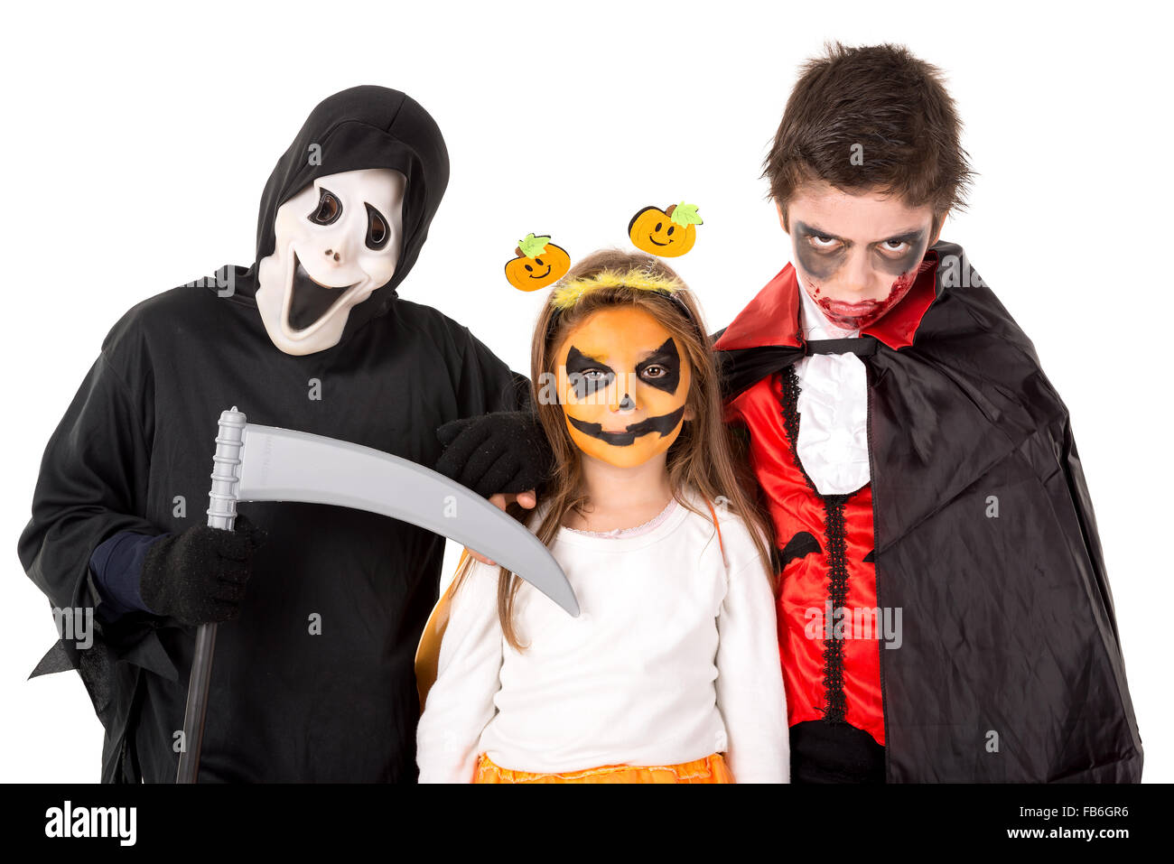 Gruppe von Kindern mit Gesicht malen und Halloween-Kostüme Stockfoto