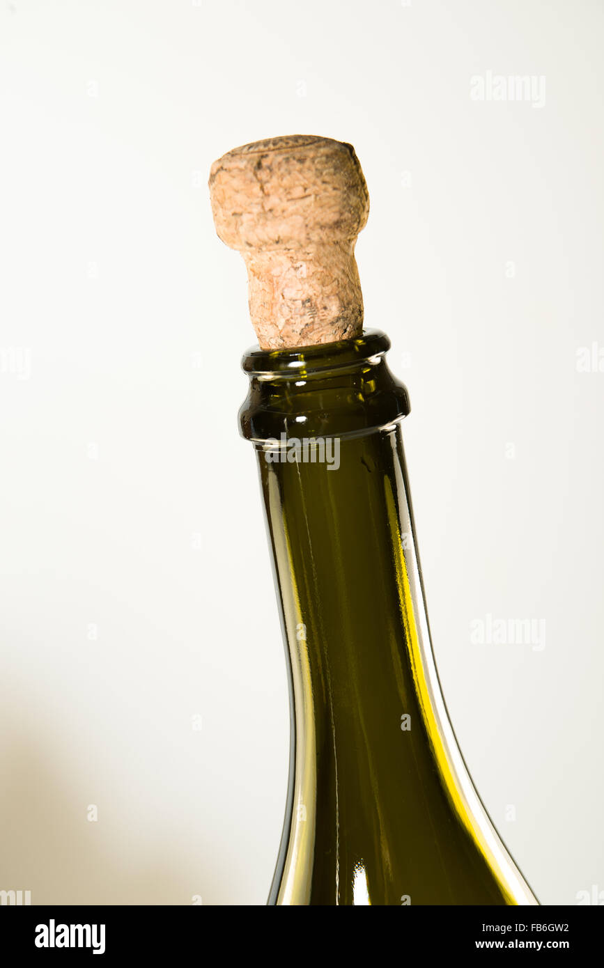 Der Hals einer Weinflasche mit einem Stopfen Stockfoto