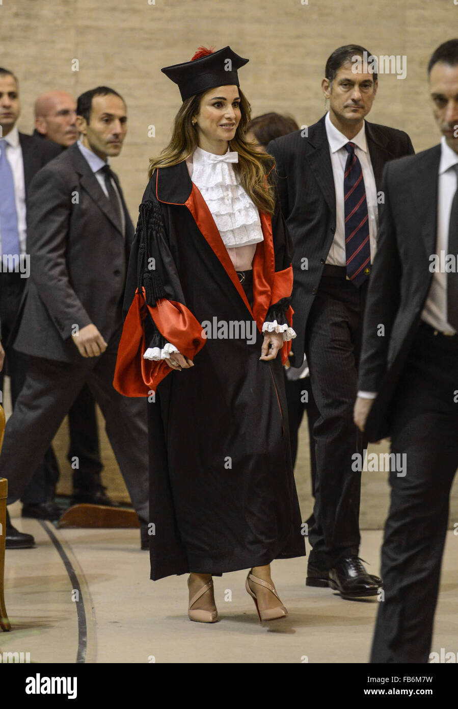 Königin Rania von Jordanien erhält einen Ehrengrad in internationale Zusammenarbeit und Entwicklung-Wissenschaft von der italienischen Institution Universität La Sapienza Featuring: Königin Rania von Jordanien wo: Rom, Italien: 10. Dezember 2015 Stockfoto