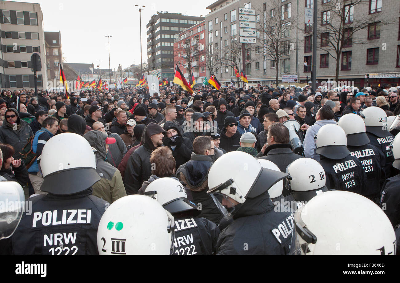 Protestmarsch der fremdenfeindlichen "Pegida" Bewegung in Köln ((09.01.2016) Stockfoto