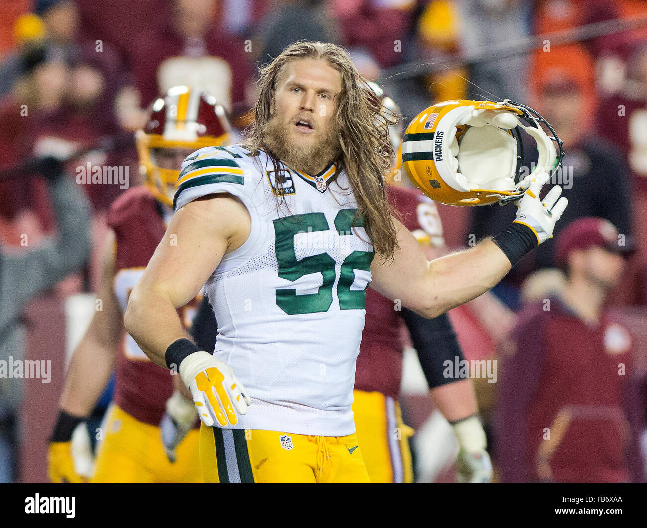 Grüne Bucht-Verpacker innen Linebacker Clay Matthews (52) verlässt das Feld nach einer vierten Quartal defensive Haltung gegen die Washington Redskins in ein NFC Wild Card game bei FedEx Field in Landover, Maryland auf Sonntag, 10. Januar 2016. Die Packers gewannen das Spiel 35-18. Bildnachweis: Ron Sachs/CNP - NO WIRE SERVICE - Redaktion verwenden, nur, wenn durch die NFL lizensiert Stockfoto