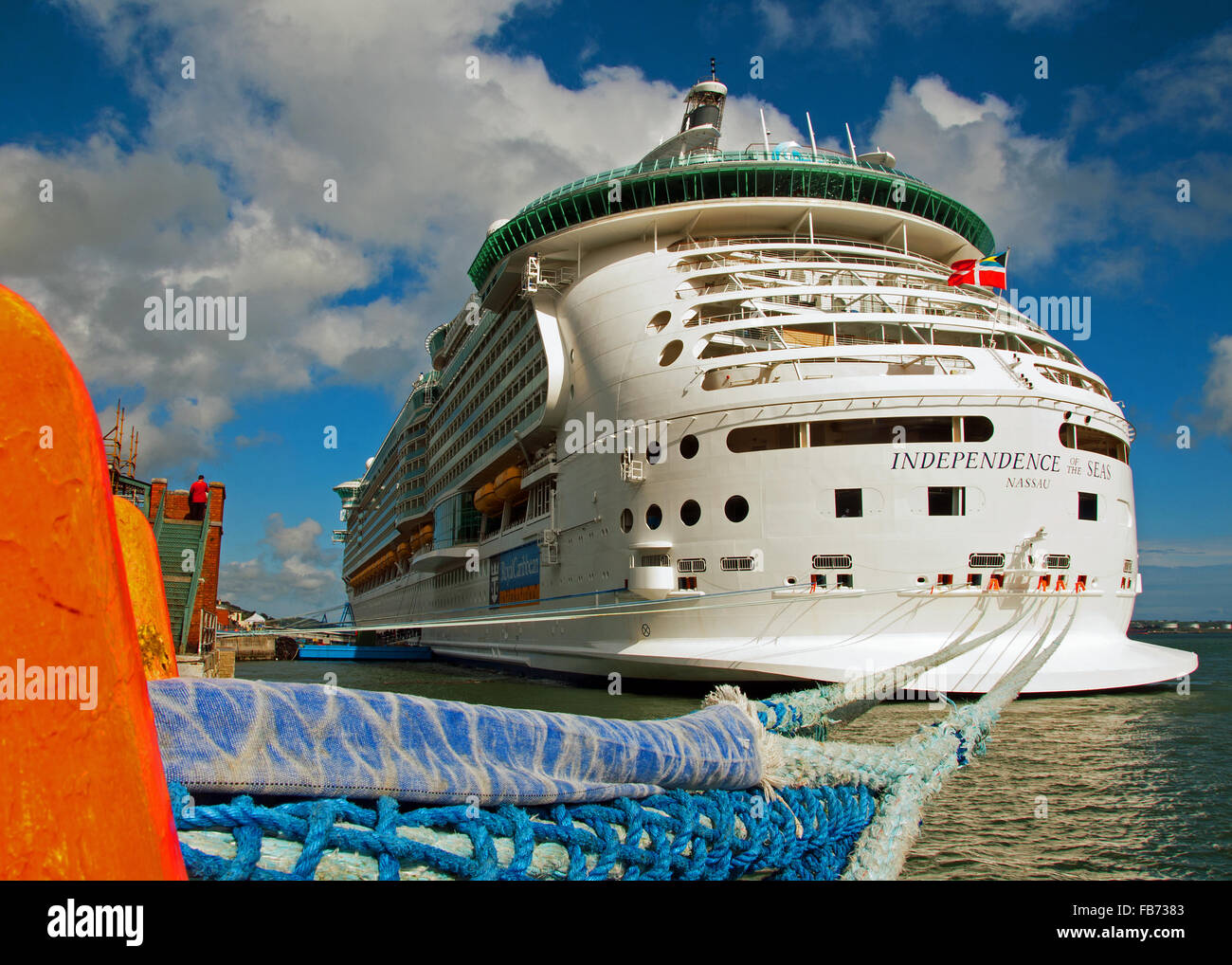 Kreuzfahrtschiff, die "Independence of the Seas" am Cruise Terminal Cobh, Irland vor Anker. Stockfoto