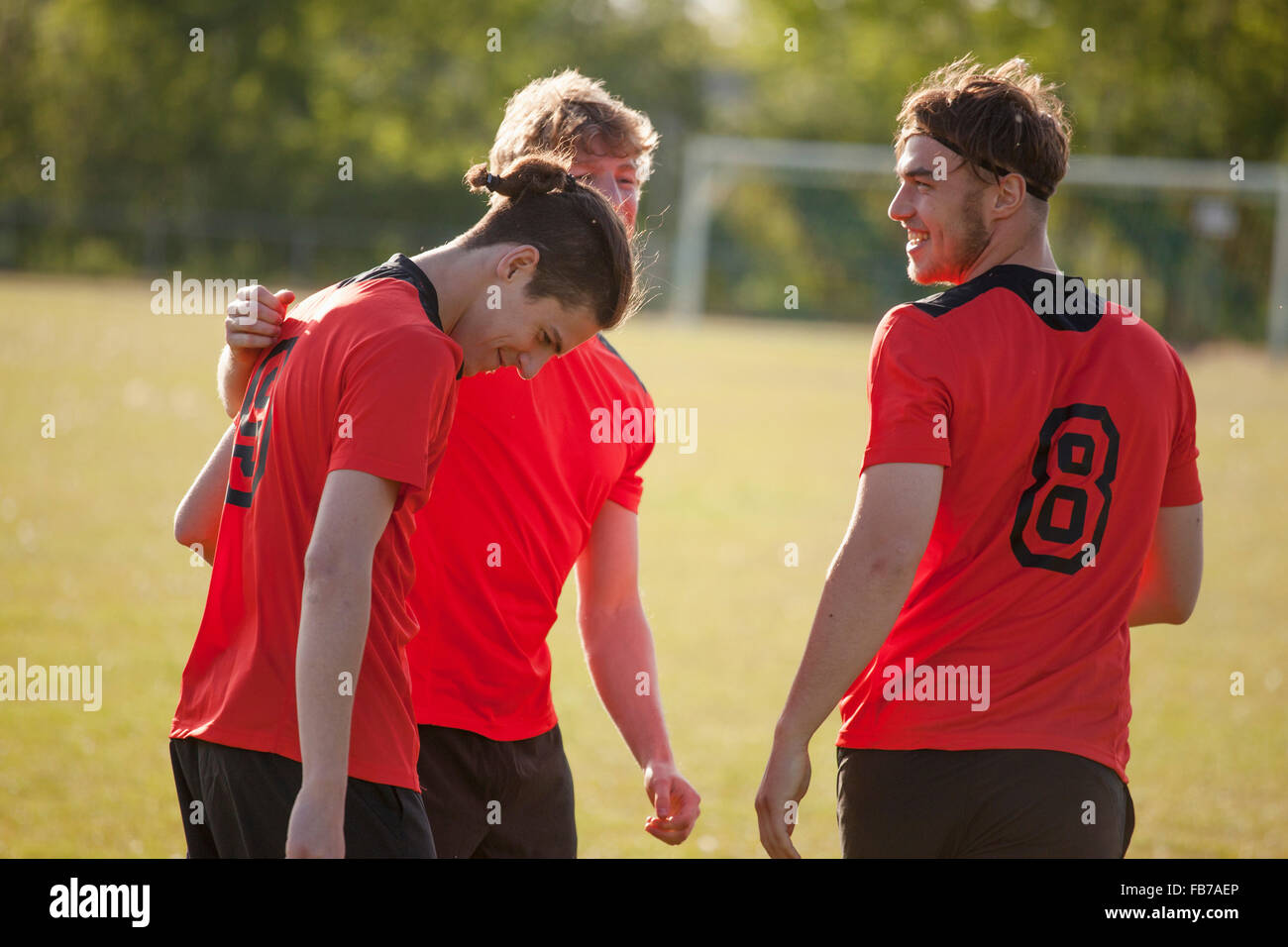 Happy Sport-Team auf Feld Stockfoto