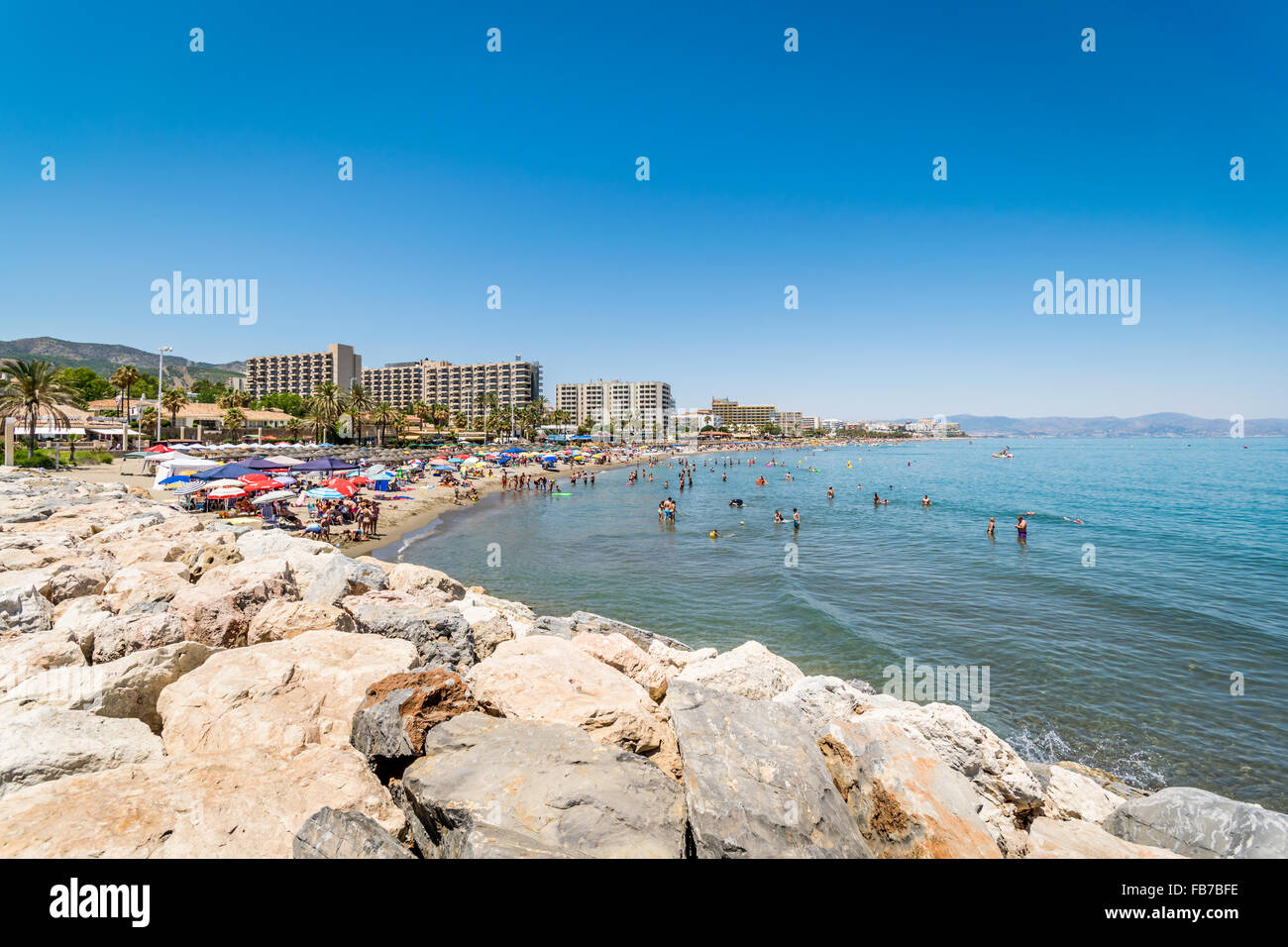 Abschnitt des Strandes in Torremolinos in der Nähe von Malaga in Südspanien. Stockfoto
