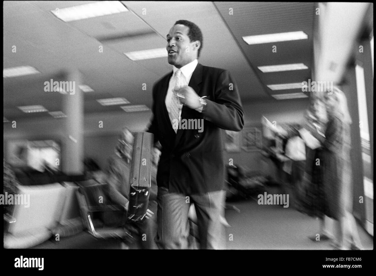 O. J. Simpson filmt Hertz TV-Spot am internationalen Flughafen von Atlanta, Georgia Stockfoto