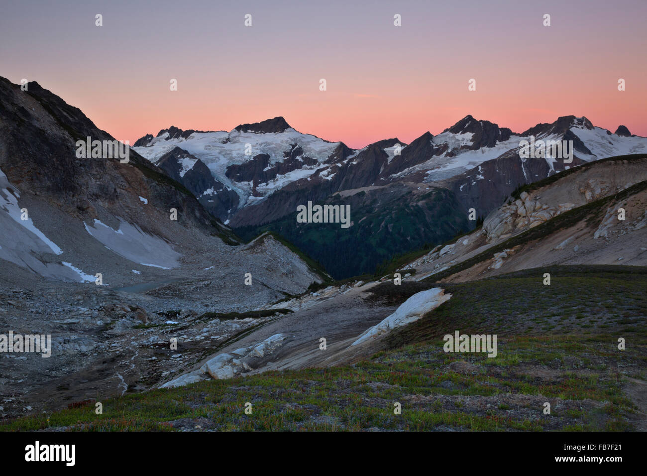 WASHINGTON - am frühen Morgen Blick auf Clark Berg aus High Pass Glacier Peak Wilderness Area. Stockfoto