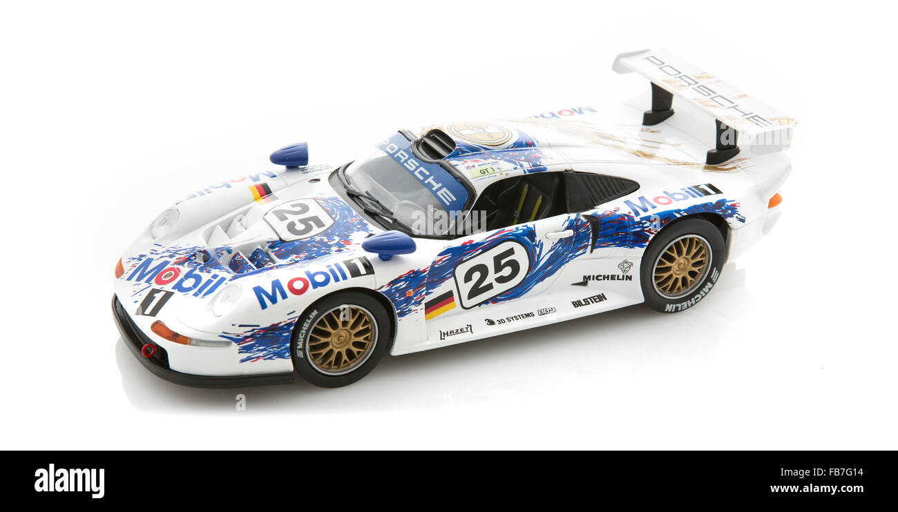 Porsche 911 GT1 auf weißem Grund, der Porsche 911 GT1 gewann die 24 Stunden von Le Mans im Jahr 1998 Stockfoto