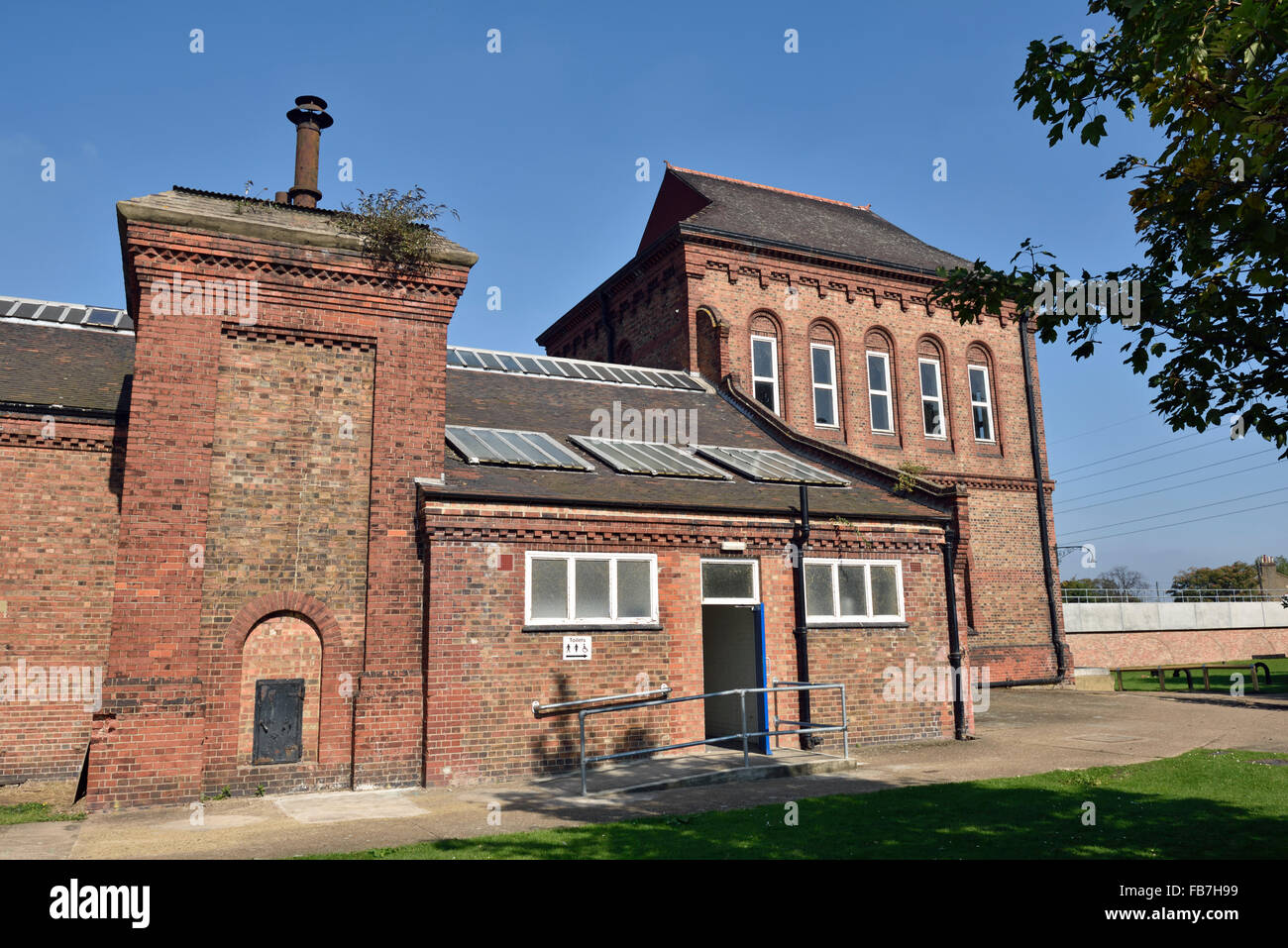 Die Marine Motor Haus in Walthamstow Stauseen London Borough von Walthams Wald, England Großbritannien UK Stockfoto