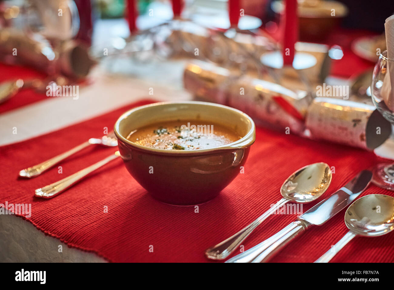 Suppe bei einem Weihnachtsessen Stockfoto