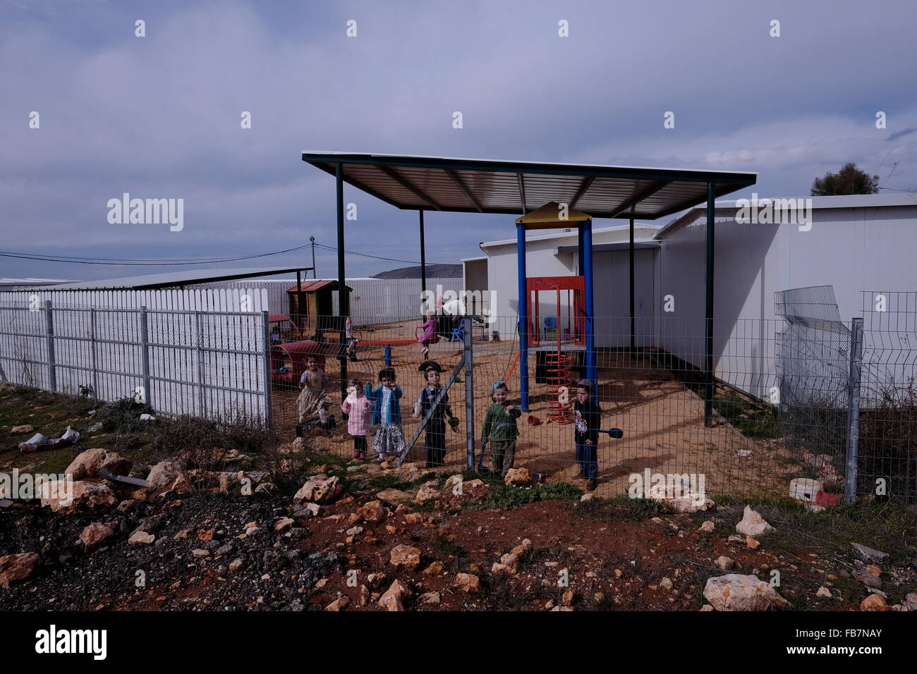 ISRAEL, Westjordanland. 11. Januar 2016. Kindergarten in Esh Kodesh ist ein kleiner Vorposten der israelischen Siedlung befindet sich außerhalb der Grenzen des übergeordneten jüdische Siedlung Shilo nahe dem palästinensischen Dorf Qusra im Westjordanland, Israel am 11. Januar 2016 Shiloh Valley ist Heimat einer Reihe von illegalen Siedlungs-Außenposten, gibt es ein anhaltender Streit zwischen der Esh Kodesh Siedlern und den nahe gelegenen palästinensischen Dorf Qusra über Landbesitz. Bildnachweis: Eddie Gerald/Alamy Live-Nachrichten Stockfoto