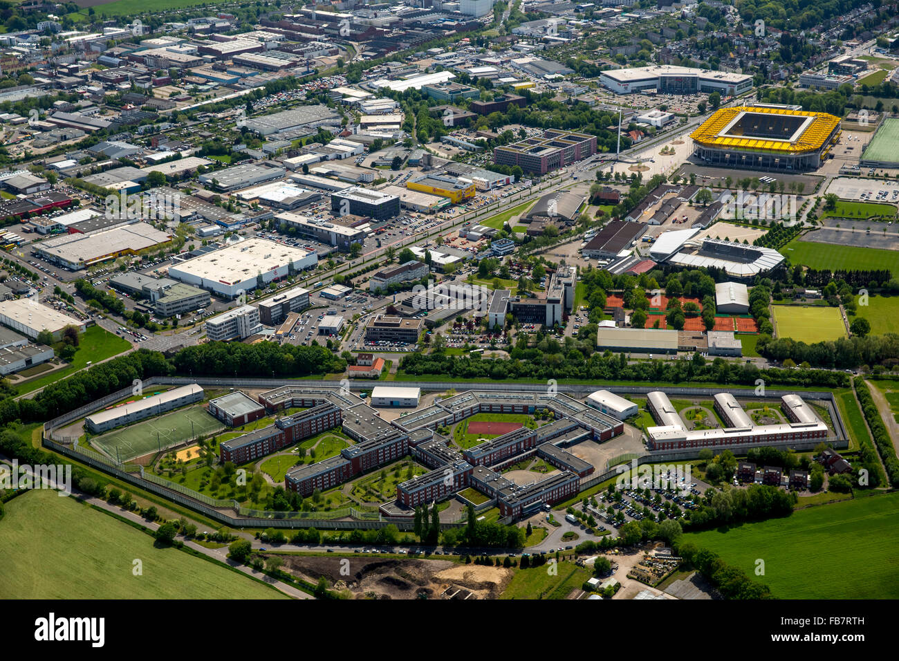 Luftaufnahme, Bundesliga Fußball Premier League, Justizvollzugsanstalt Aachen Tivoli Fußballstadion im Hintergrund, Aachen Stockfoto