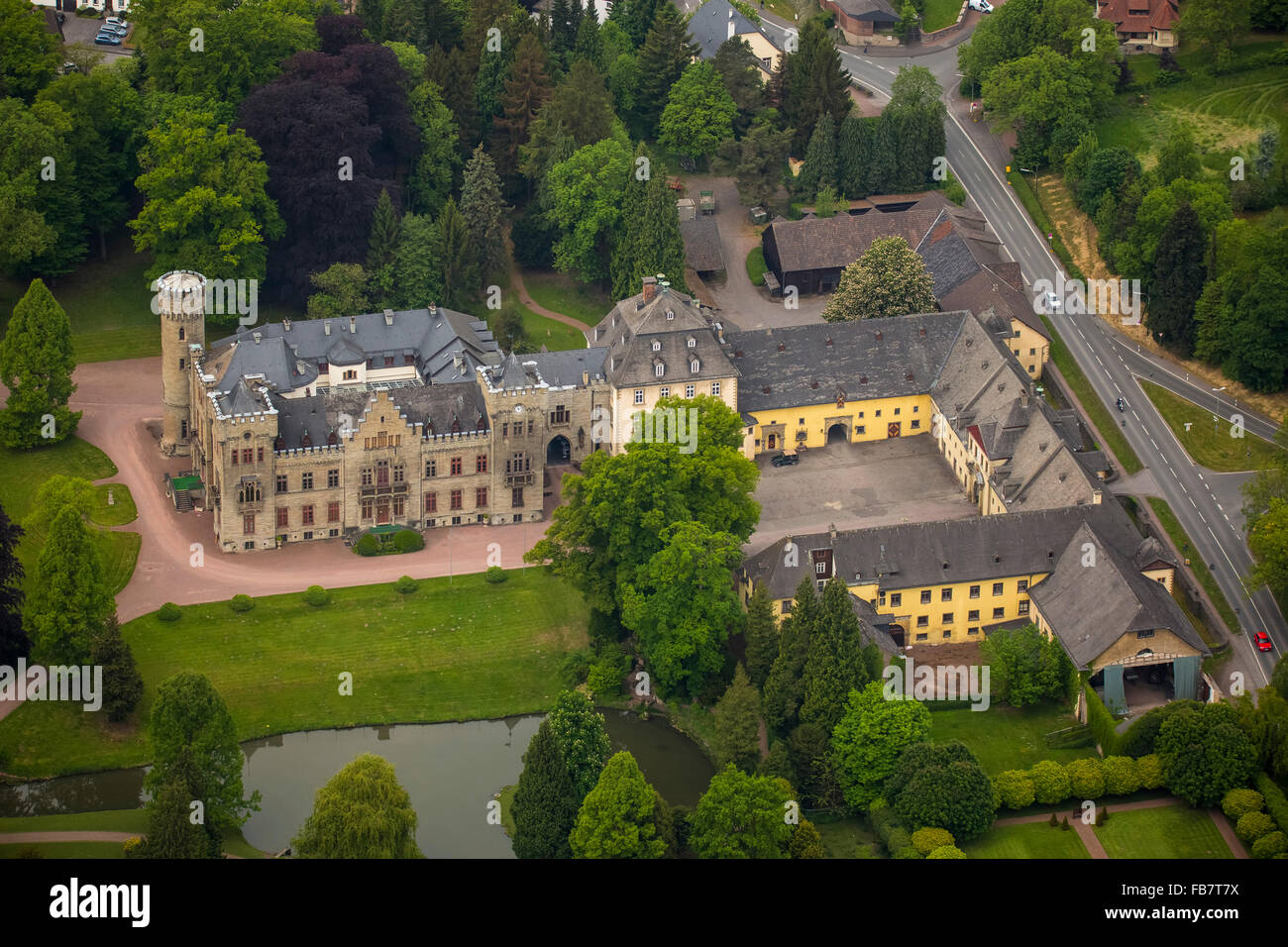 Luftaufnahme, Tough Mudder - die ultimative Schlammschlacht im Sauerland, in der Nähe von Schloss Herdringen, Arnsberg, Sauerland, in der Nähe von Burg Stockfoto