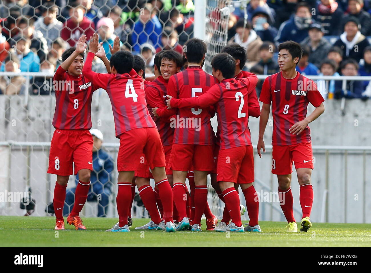 Saitama, Japan. 11. Januar 2016. Higashi-Fukuoka-Team Gruppe Fußball /Soccer: das 94. alle Japan High School Fußball Turnier Finale match zwischen Higashi Fukuoka 5-0 Kokugakuin Kugayama Saitama Stadium 2002 in Saitama, Japan. © Sho Tamura/AFLO SPORT/Alamy Live-Nachrichten Stockfoto