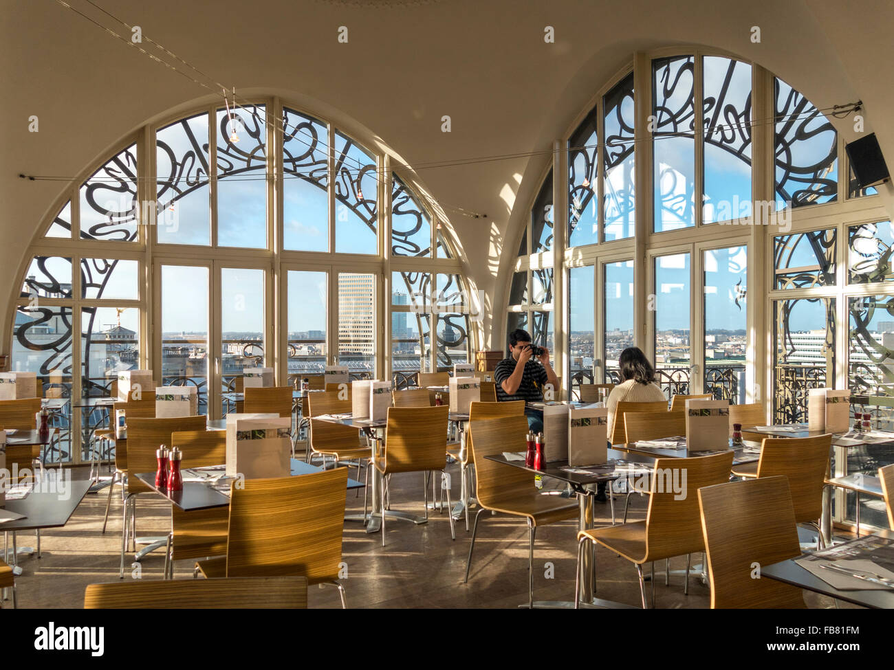 Das Restaurant des Brüsseler Musical Instruments Museum MIM ist berühmt für eine tolle Aussicht über die Stadt und es ist sonntags-Brunch Stockfoto