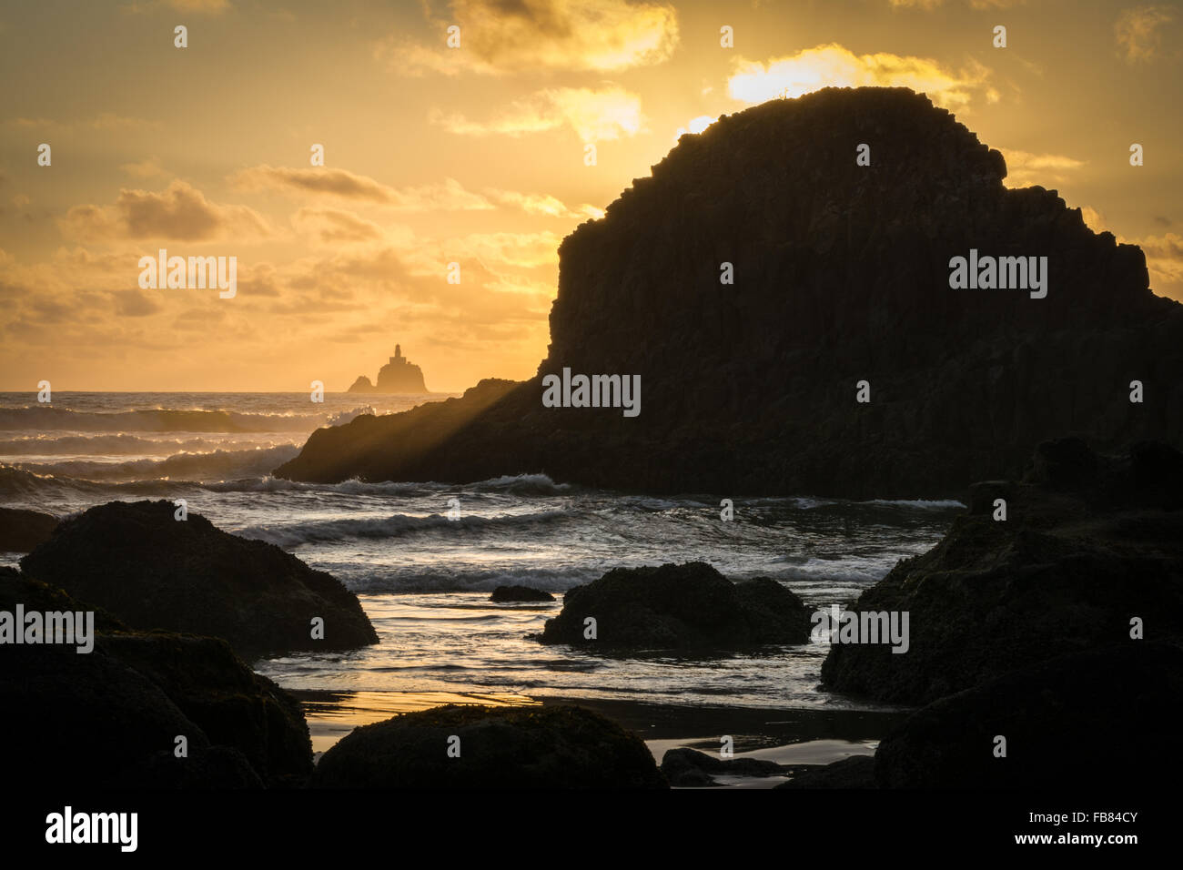 Sonnenuntergang am Tillamook Head Leuchtturm aus Indian Beach, Oregon Stockfoto