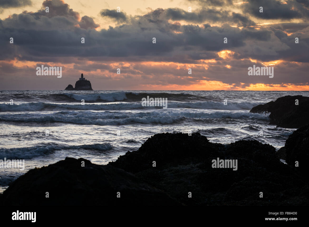 Sonnenuntergang am Tillamook Head Leuchtturm aus Indian Beach, Oregon Stockfoto