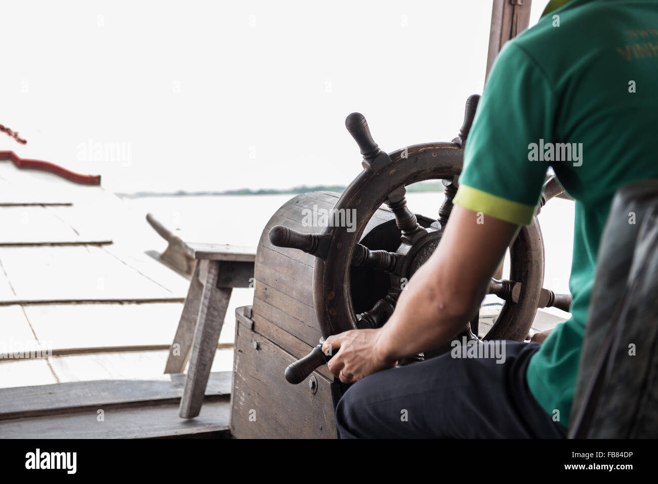 Fahrer im Touristenboot Stockfoto