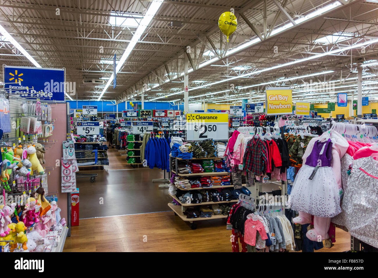 Baby-Kleidung zum Verkauf an Walmart Store, Pasco, Washington State, USA Stockfoto