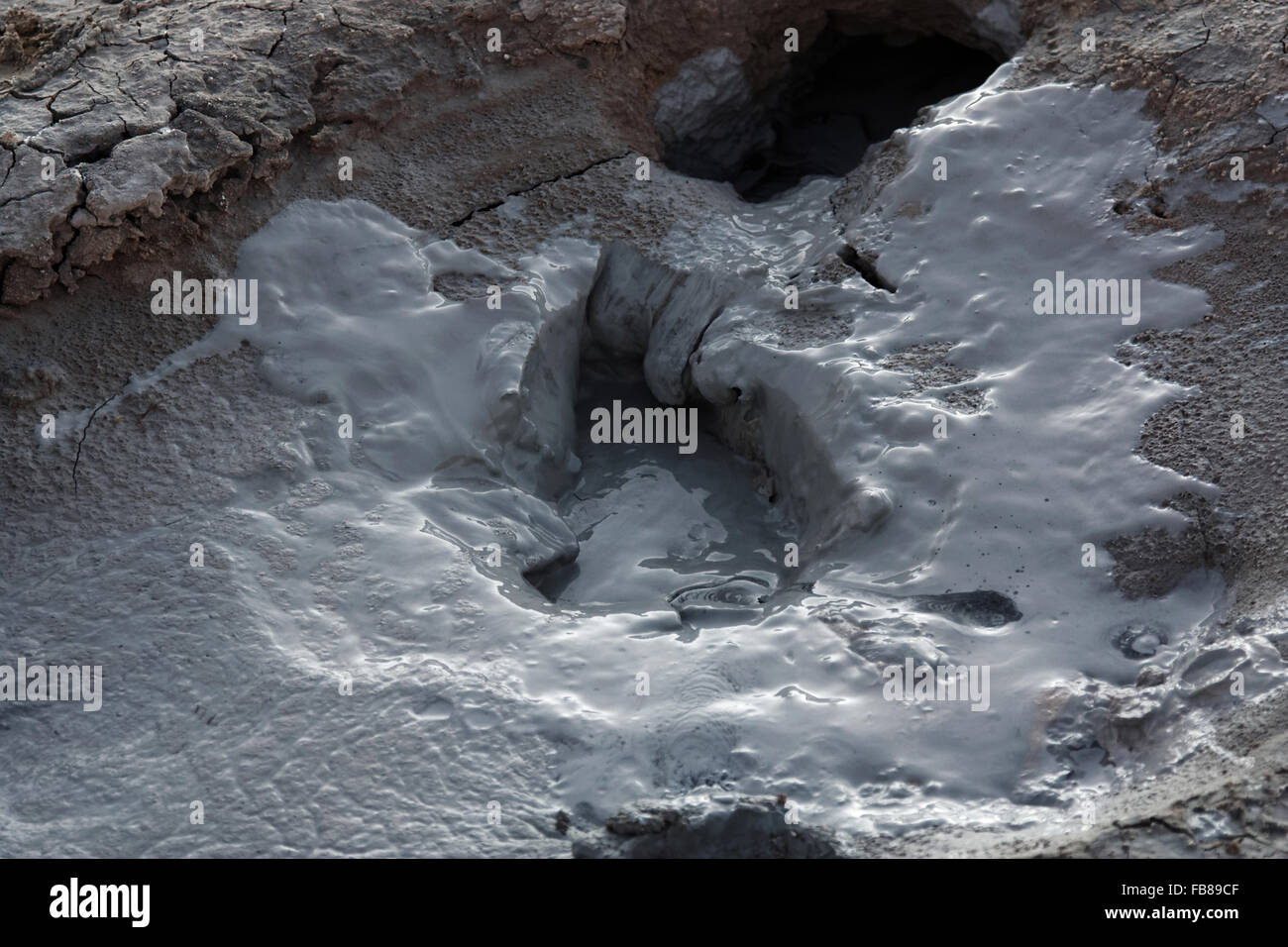 Schlammpfützen Form in Hochtemperatur-geothermalen Gebieten sind diese hier in Bolivien Stockfoto