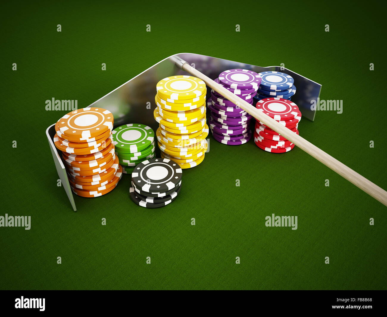Casino-chips stehen auf grünem Tuch. Stockfoto