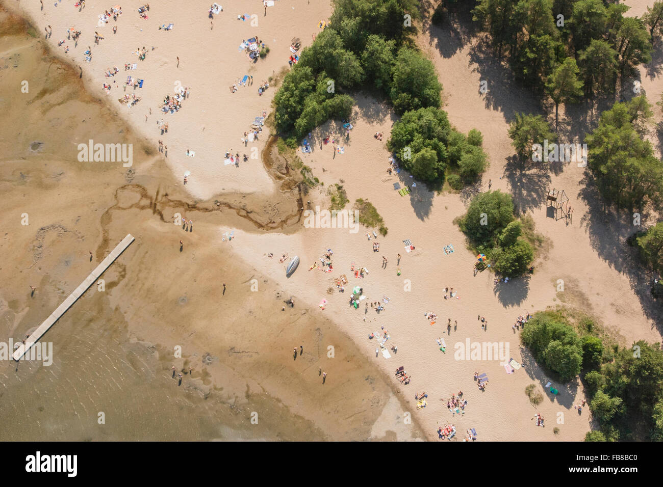 Schweden, Medelpad, Bergafjarden, Luftaufnahme der Touristenstrand Stockfoto