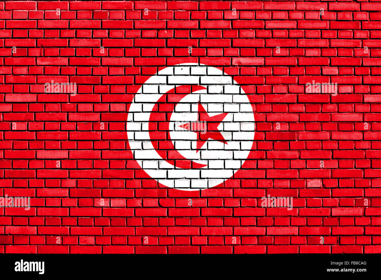 Historische Flagge Tunesiens auf Ziegelmauer gemalt Stockfoto