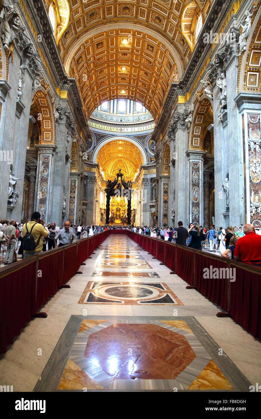 Das Innere der Kathedrale St. Peter im Vatikan Stockfoto