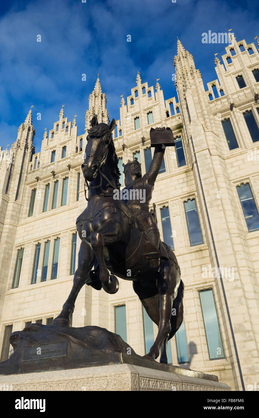 Statue von Robert The Bruce außerhalb Marischal College in Aberdeen, Schottland. Stockfoto