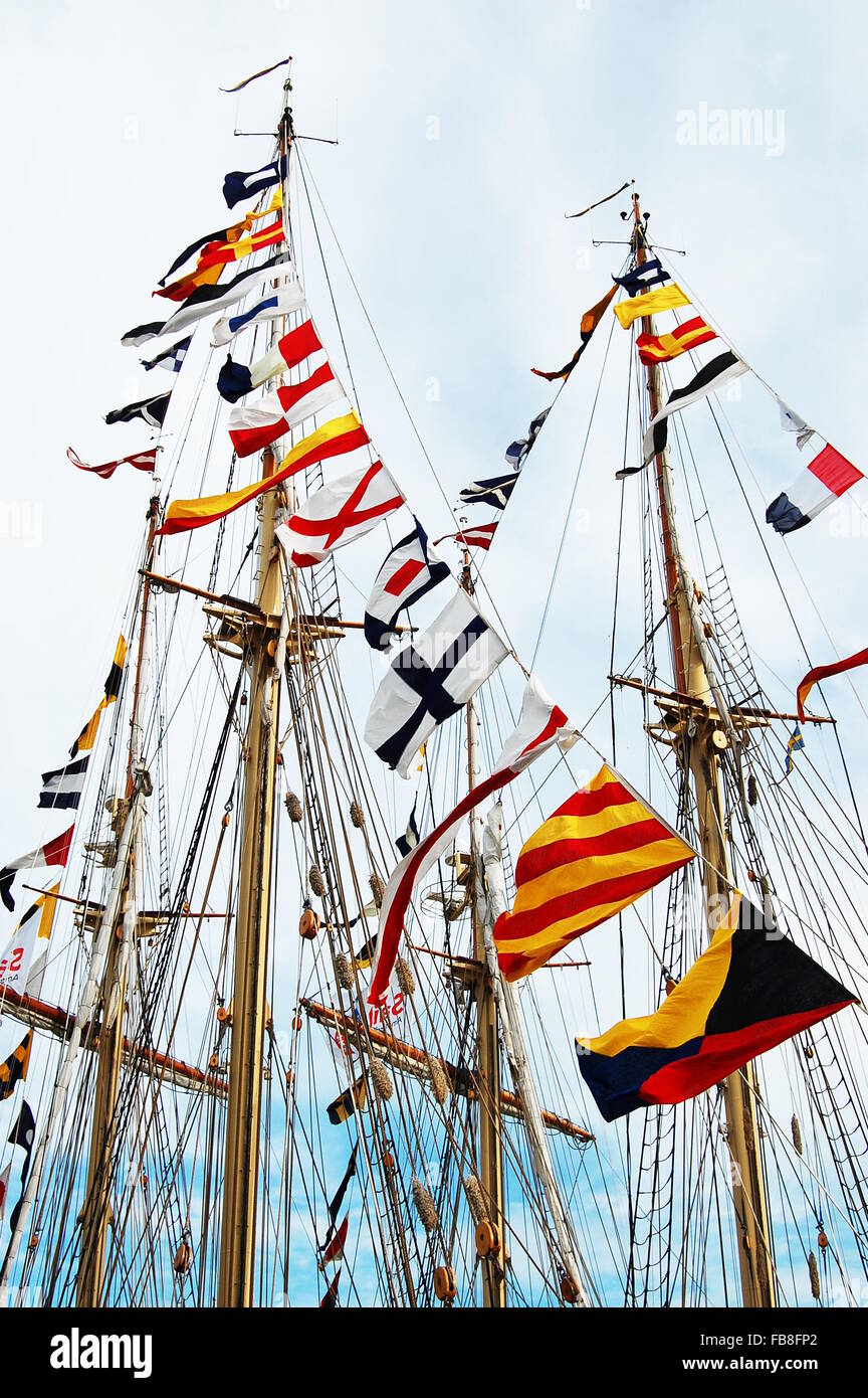 Segeln Schiffsmasten mit Signalflaggen auf der Sail Amsterdam 2010 Stockfoto