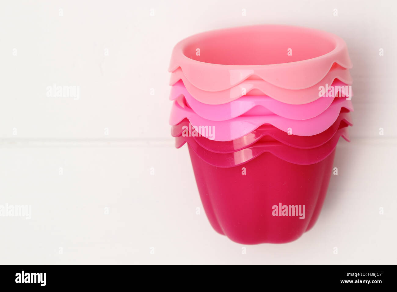 Bunte Dosen zum Backen von muffins Stockfoto