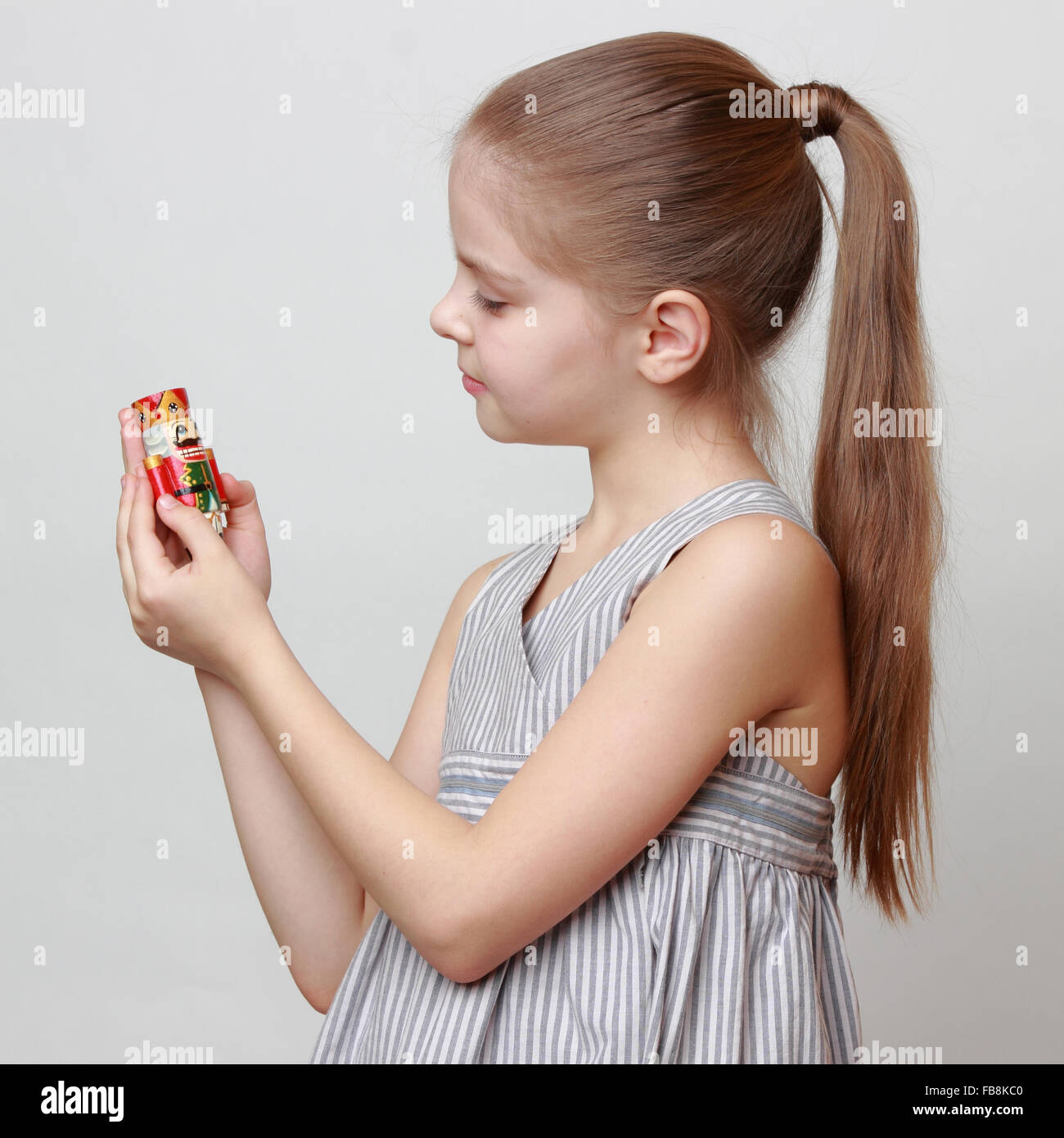 Mode-europäische Mädchen Weihnachten Nussknacker Spielzeug vom Ballett festhalten Stockfoto