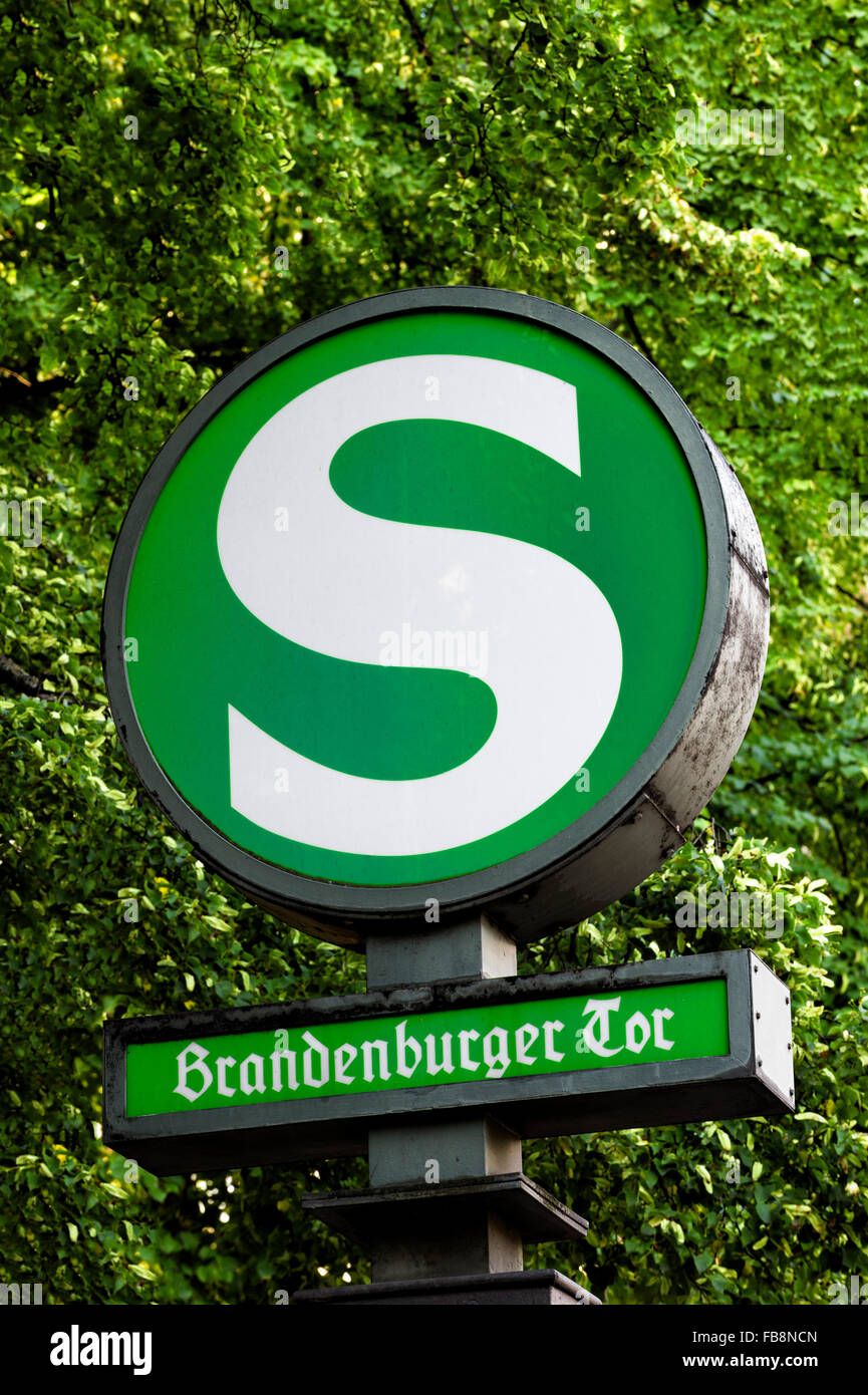 Unter Höhle Linden Allee, S-Bahn Eingang der u-Bahn Station am Brandenburger Tor, Berlin, Brandenburg, Deutschland Stockfoto