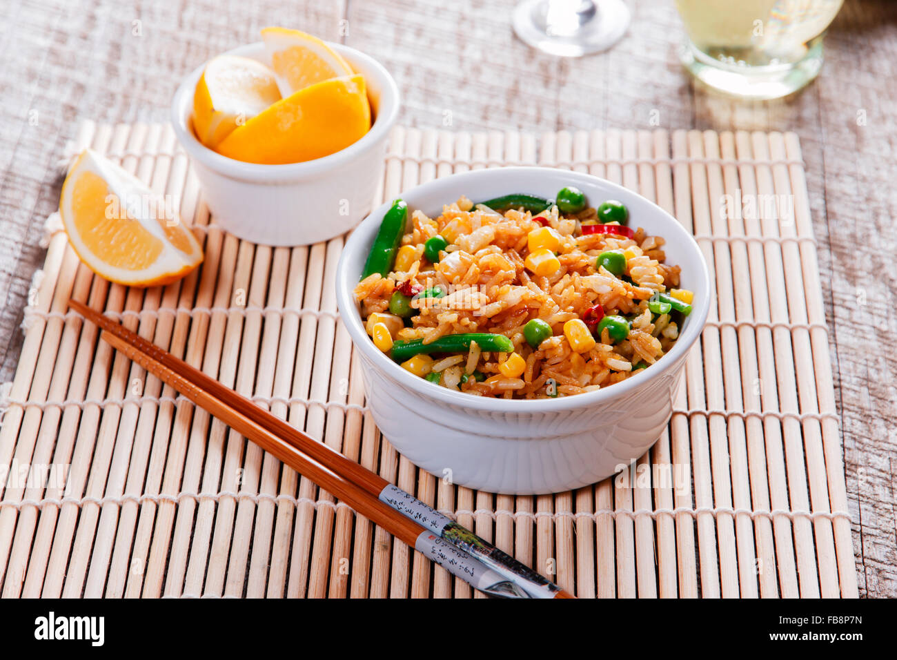 Gebratener Reis mit Gemüse-Bohnen-Erbsen-Mais Stockfoto